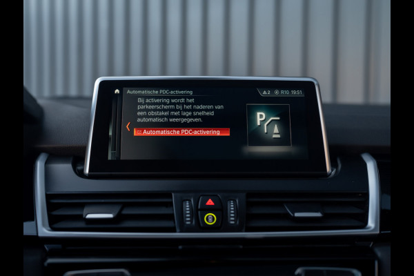 BMW 2 Serie Active Tourer 218i Business Edition Plus | Panodak | Head Up | Trekhaak | Camera | Prijs Rijklaar!!