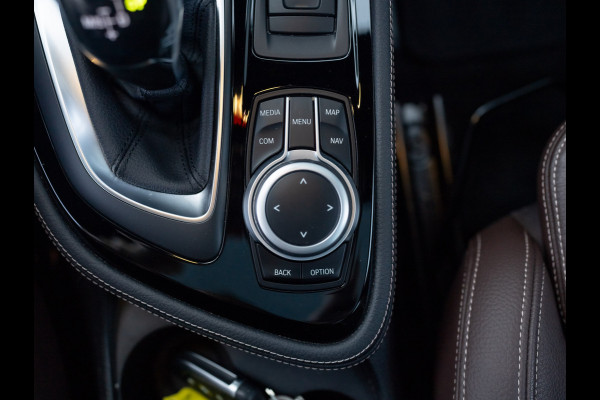 BMW 2 Serie Active Tourer 218i Business Edition Plus | Panodak | Head Up | Trekhaak | Camera | Prijs Rijklaar!!