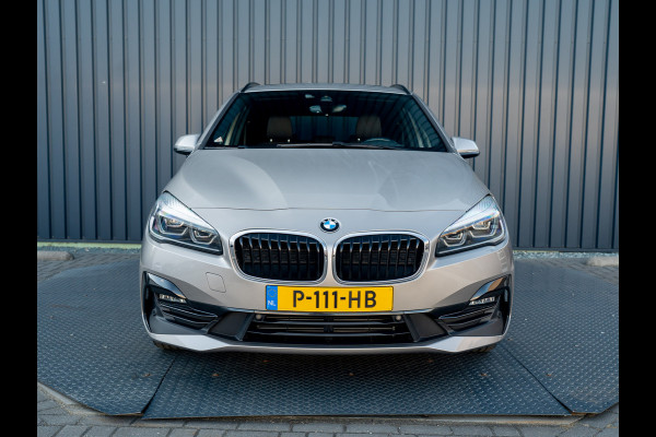 BMW 2 Serie Active Tourer 218i Business Edition Plus | Panodak | Head Up | Trekhaak | Camera | Prijs Rijklaar!!
