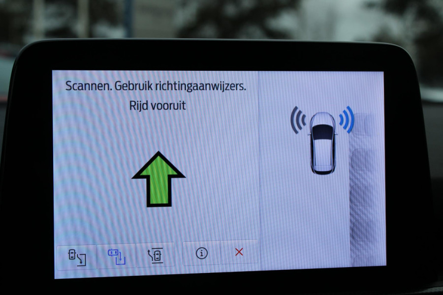 Ford FOCUS Wagon 1.5 EcoBoost 150 PK Titanium Business | Trekhaak | Trekgewicht 1500 KG | Winterpack | Design Pack | Adaptieve Cruise Control | Camera | LED koplampen | Dealeronderhouden