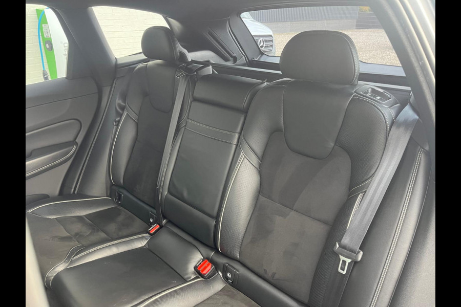 Volvo XC60 2.0 T5 R-Design | Cruise control | Zwenkbare trekhaak | Apple carplay |