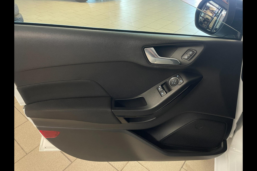 Ford Fiesta 1.1 Trend AIRCO NAVI CRUISE BT CAMERA MULTI STUUR ELEK RAMEN CENT VERG SPARCO NIEUWSTAAT