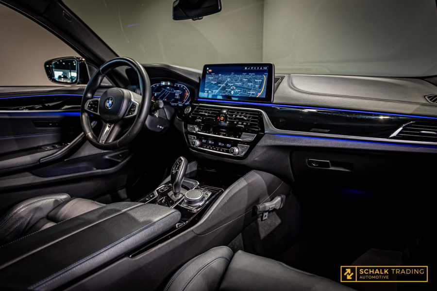 BMW 5 Serie 520i|M-sport|NAP|HUD|H&K|Cam|Pano|Dealer ond|Trekhaak