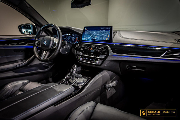 BMW 5 Serie 520i|M-sport|NAP|HUD|H&K|Cam|Pano|Dealer ond|Trekhaak