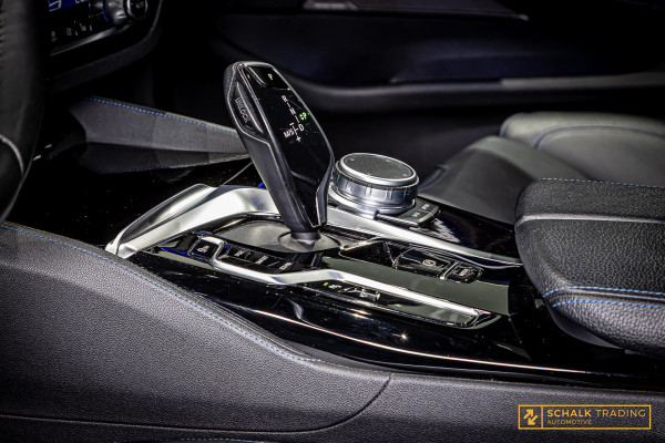 BMW 5 Serie 520i|M-sport|NAP|HUD|H&K|Cam|Pano|Dealer ond|Trekhaak