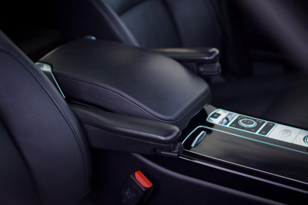 Land Rover Range Rover P400e / Pano / Stoelklima / Carpathian Grey / Carplay