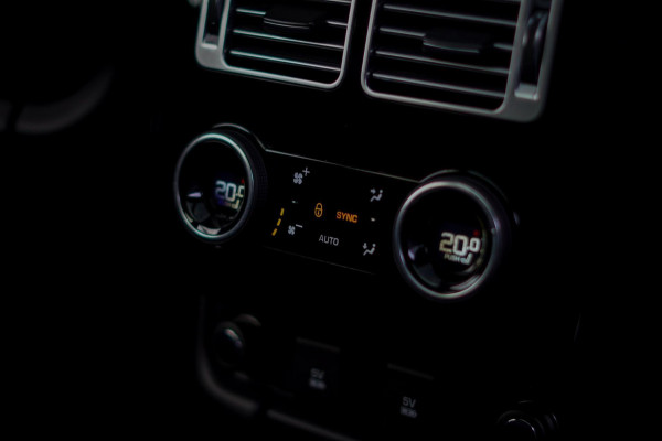 Land Rover Range Rover P400e / Pano / Stoelklima / Carpathian Grey / Carplay
