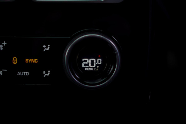 Land Rover Range Rover P400e / Pano / Stoelklima / Carpathian Grey / Carplay