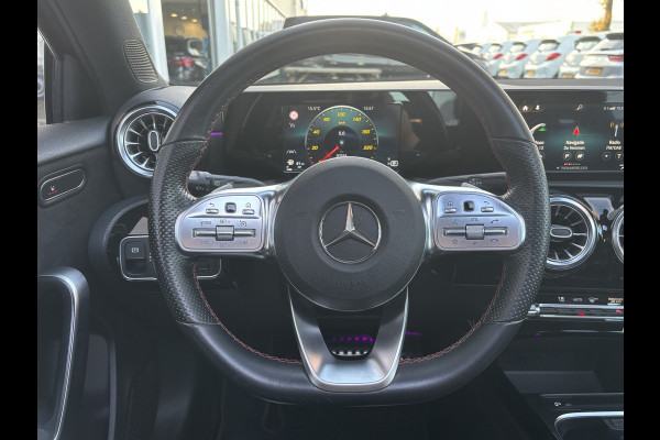 Mercedes-Benz A-Klasse 180 Premium Plus | AMG Styling | Pano | Sfeerverlichting | Stoelverwarming