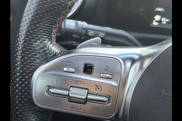Mercedes-Benz A-Klasse 180 Premium Plus | AMG Styling | Pano | Sfeerverlichting | Stoelverwarming