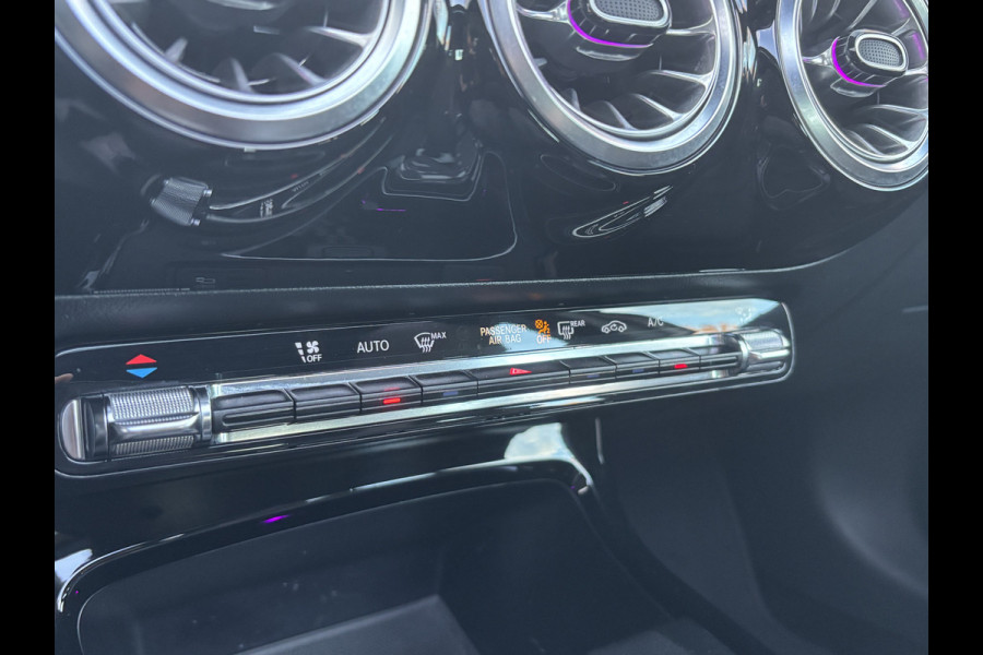 Mercedes-Benz A-Klasse 180 Premium Plus | AMG Styling | Pano | Sfeerverlichting | Stoelverwarming