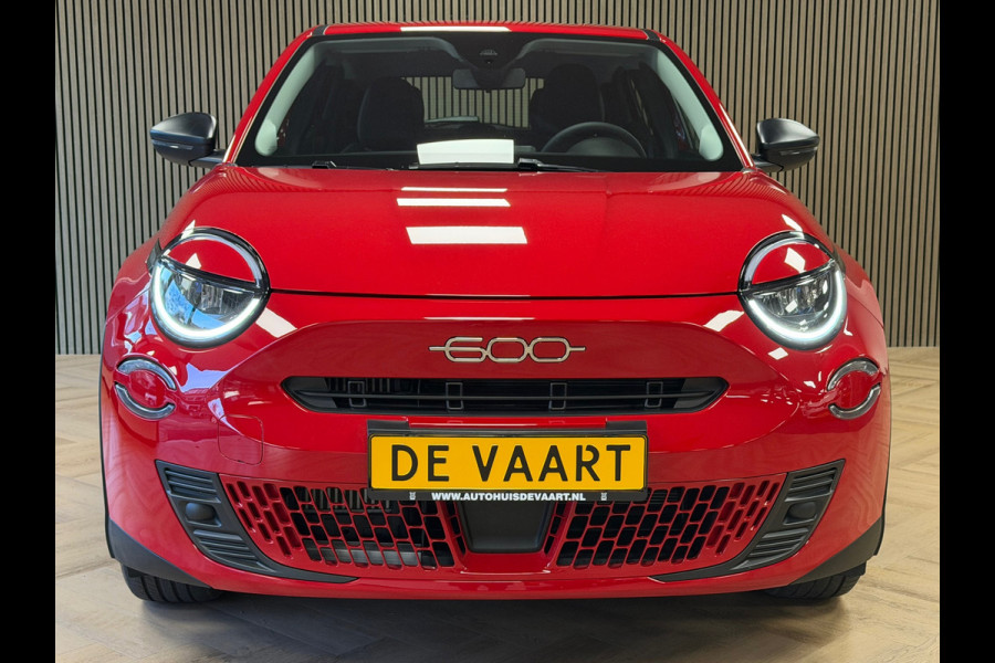 Fiat 600 1.2 HYBRID URBAN AUT. APPLE CARPLAY PARKEERSENSOREN CRUISE CONTROL AIRCO VERWARMDE VOORRUIT