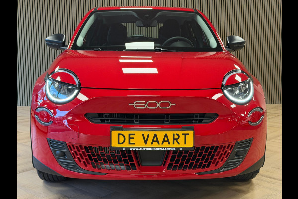 Fiat 600 1.2 HYBRID URBAN AUT. APPLE CARPLAY PARKEERSENSOREN CRUISE CONTROL AIRCO VERWARMDE VOORRUIT