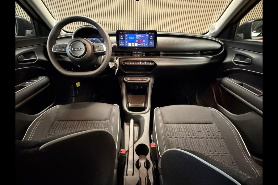 Fiat 600 1.2 HYBRID URBAN AUT. APPLE CARPLAY PARKEERSENSOREN CRUISE CONTROL AIRCO VERWARMDE VOORRUIT