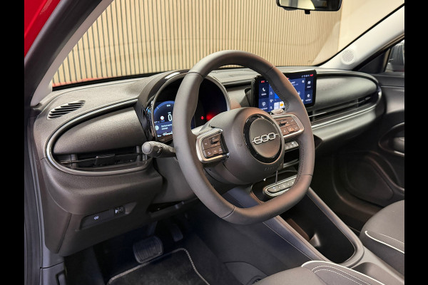 Fiat 600 1.2 HYBRID URBAN AUT. APPLE CARPLAY PARKEERSENSOREN CRUISE CONTROL AIRCO VERWARMDE VOORRUIT