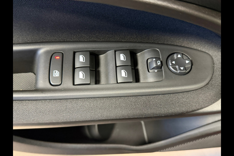 Fiat 600 1.2 HYBRID URBAN AUT. APPLE CARPLAY PARKEERSENSOREN CRUISE CONTROL AIRCO VERWARMDE VOORRUIT