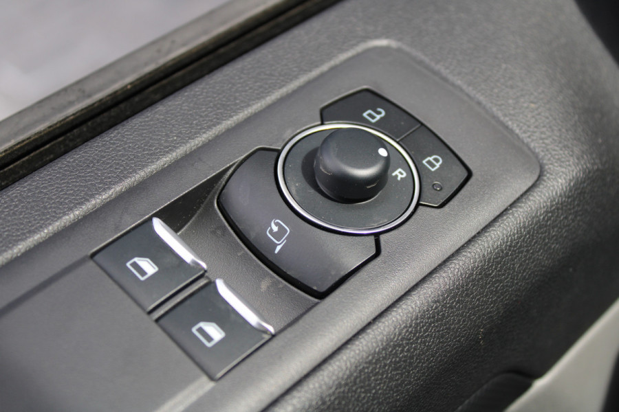 Ford Transit Custom 320 2.5 PHEV L2H1 Limited 232pk 8 Zits - 2x Schuif - Adaptive Cruise - Klimaat achterin - Keyless - Stoel/Stuurverwarming - Excl