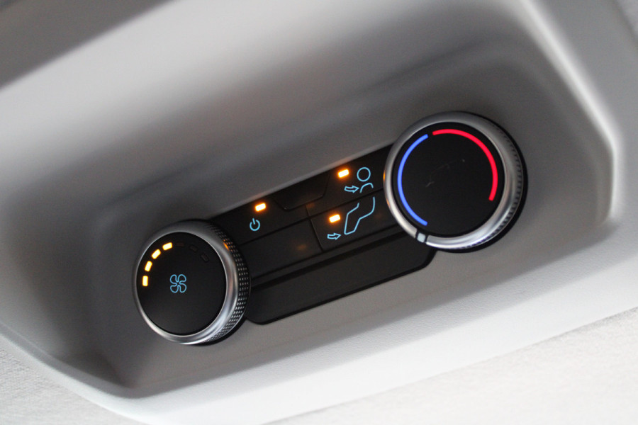 Ford Transit Custom 320 2.5 PHEV L2H1 Limited 232pk 8 Zits - 2x Schuif - Adaptive Cruise - Klimaat achterin - Keyless - Stoel/Stuurverwarming - Excl