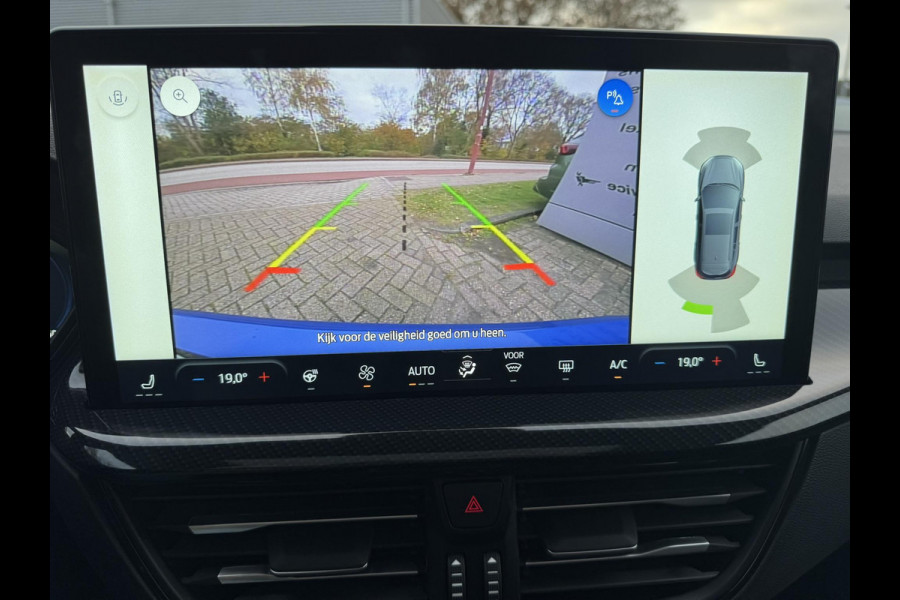 Ford FOCUS Wagon 1.0 EcoBoost Hybrid ST Line X 155pk | Trekhaak afneembaar | Panoramadak | Bang&Olufsen | Adaptive cruise control | Winter Pack | All season banden | Camera