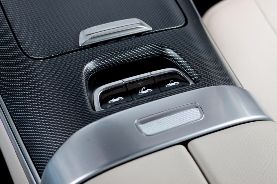 Mercedes-Benz CLE Cabriolet 200 AMG Line Aut9 | Memory | Distronic | Burmester | Airscarf | Verwarmd Stuurwiel | Leder | Camera | Keyless Go |