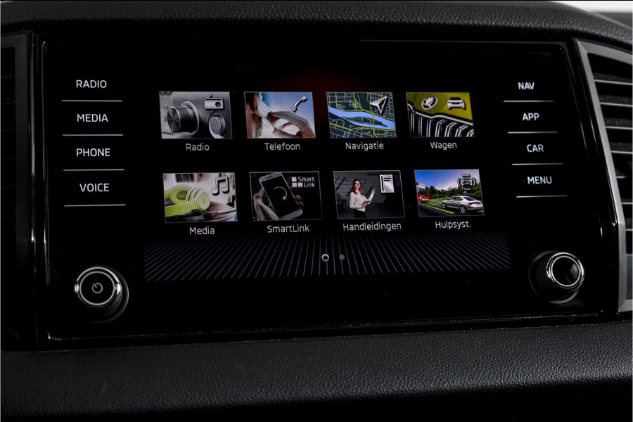 Škoda Karoq 1.5 TSI ACT 150 PK Sportline Business - Automaat | Trekhaak | Dig.Cockpit | Adapt.Cruise | Stoel-+Stuurverw. | Camera+PDC | NAV+App | LM 18'' |