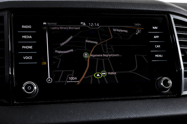 Škoda Karoq 1.5 TSI ACT 150 PK Sportline Business - Automaat | Trekhaak | Dig.Cockpit | Adapt.Cruise | Stoel-+Stuurverw. | Camera+PDC | NAV+App | LM 18'' |