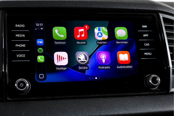 Škoda Karoq 1.5 TSI ACT 150 PK Sportline Business - Automaat | Trekhaak | Dig.Cockpit | Adapt.Cruise | Stoel-+Stuurverw. | Camera+PDC | NAV+App | LM 18'' |