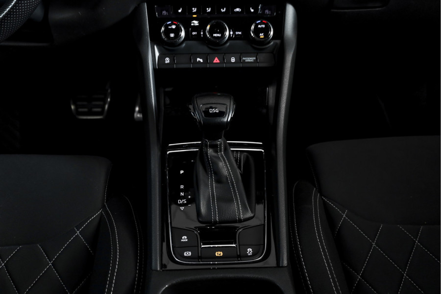 Škoda Karoq 1.5 TSI ACT 150 PK Sportline Business - Automaat | Trekhaak | Dig.Cockpit | Adapt.Cruise | Stoel-+Stuurverw. | Camera+PDC | NAV+App | LM 18'' |