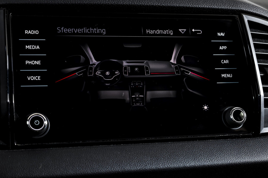 Škoda Karoq 1.5 TSI ACT 150 PK Sportline Business - Automaat | Trekhaak | Dig.Cockpit | Adapt.Cruise | Stoel-+Stuurverw. | Camera+PDC | NAV+App | LM 18'' |