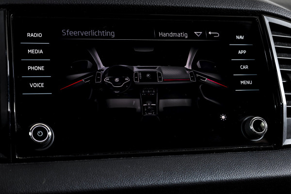 Škoda Karoq 1.5 TSI ACT 150 PK Sportline Business - Automaat | Trekhaak | Dig.Cockpit | Adapt.Cruise | Stoel-+Stuurverw. | Camera+PDC | NAV+App | LM 18'' |