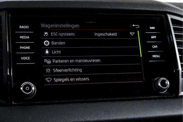 Škoda Karoq 1.5 TSI ACT 150 PK Sportline Business - Automaat | Trekhaak | Dig.Cockpit | Adapt.Cruise | Stoel-+Stuurverw. | Camera+PDC | NAV+App | LM 18'' |