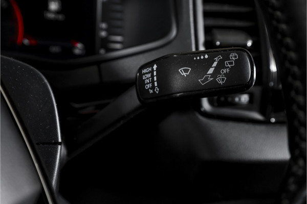 Škoda Karoq 1.5 TSI ACT 150 PK Sportline Business - Automaat | Trekhaak | Dig.Cockpit | Adapt.Cruise | Stoel-+Stuurverw. | Camera+PDC | NAV+App | LM 18'' |