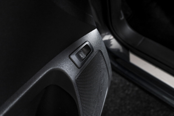 Škoda Karoq 1.5 TSI ACT 150 PK Sportline Business - Automaat | Trekhaak | Dig.Cockpit | Adapt.Cruise | Stoel-+Stuurverw. | Camera+PDC | NAV+App | LM 18'' |