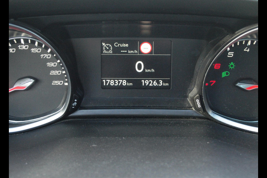 Peugeot 308 SW 1.2 PureTech Blue Lease Executive | Nieuwe Motor | Panoramadak | Apple Carplay | Trekhaak |