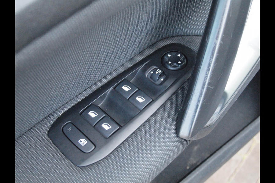 Peugeot 308 SW 1.2 PureTech Blue Lease Executive | Nieuwe Motor | Panoramadak | Apple Carplay | Trekhaak |