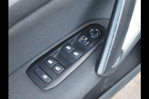 Peugeot 308 SW 1.2 PureTech Blue Lease Executive | Nieuwe Motor | Panoramadak | Apple Carplay | Trekhaak |