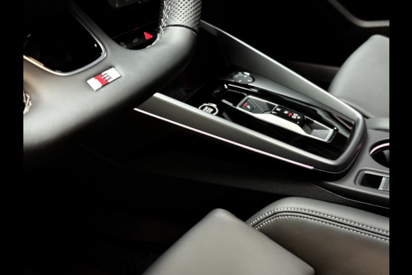 Audi A3 A3 sportback 45Tfsi e 3xS-line 272 pk Competition vol leer panorama dak