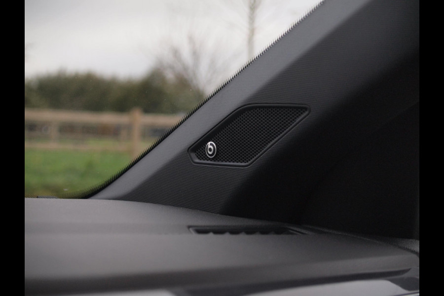 Volkswagen Polo 1.0 TSI Highline Business R | Dubbele R-Line | Panoramadak | Camera | Apple Carplay | Led Koplampen | Automaat |