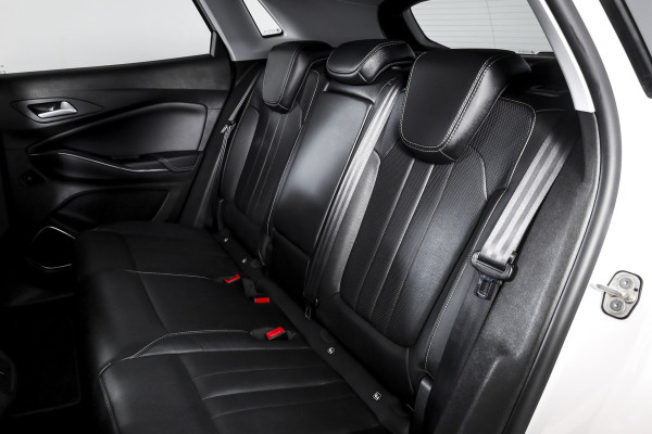 Opel Grandland X 1.6 Turbo Hybrid Ultimate - Automaat | Adapt. Cruise | Stoel-+Voorruitverw. | Stoelventilatie | PDC | 360 Camera | NAV + App. Connect | ECC | Elek. Klep | Trekhaak| LM 19" |