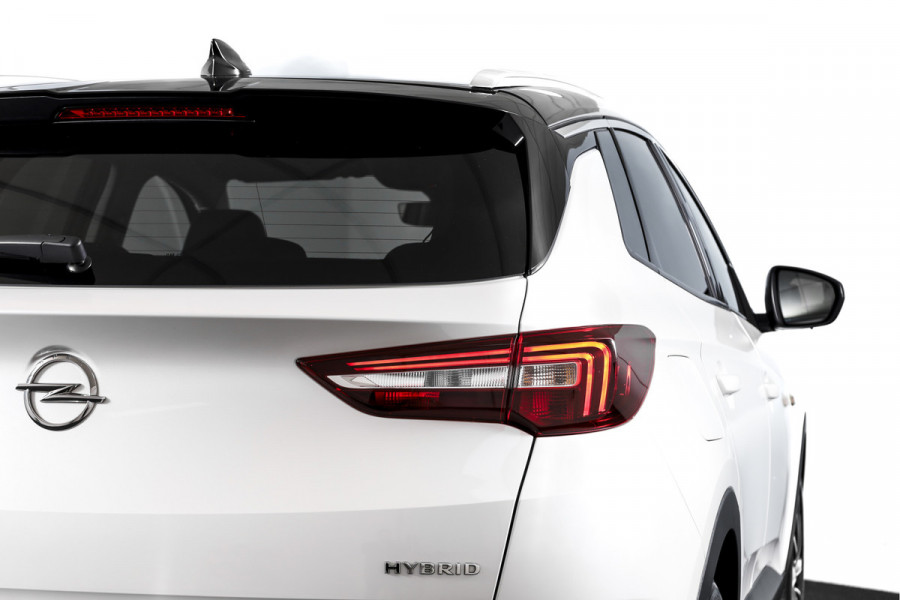 Opel Grandland X 1.6 Turbo Hybrid Ultimate - Automaat | Adapt. Cruise | Stoel-+Voorruitverw. | Stoelventilatie | PDC | 360 Camera | NAV + App. Connect | ECC | Elek. Klep | Trekhaak| LM 19" |