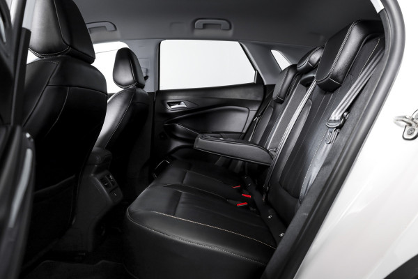 Opel Grandland X 1.6 Turbo Hybrid Ultimate - Automaat | Adapt. Cruise | Stoel-+Voorruitverw. | Stoelventilatie | PDC | 360 Camera | NAV + App. Connect | ECC | Elek. Klep | Trekhaak| LM 19" |