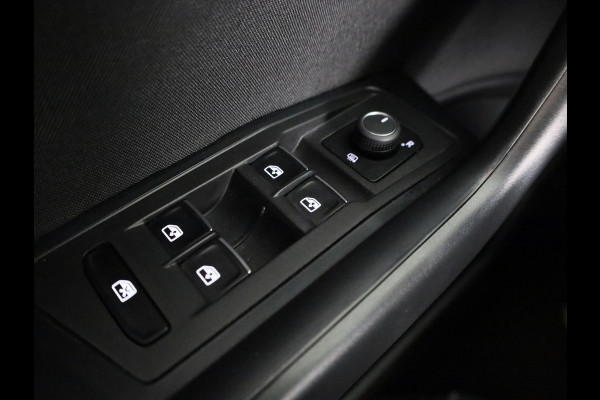 Volkswagen T-Roc 1.0 TSI Style 110 pk | Navigatie | Parkeersensoren | Achteruitrijcamera | Autom. airco | Adaptieve crusie control | Apple Carplay/Android Auto |