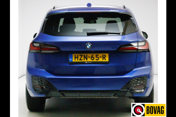 BMW 2 Serie Active Tourer 218i | M-Sport | 19 inch Individual Panoramadak | Harman Kardon | HUD Adaptive cruise, 360 Camera, PDC V+A,  El.verstelbare stoel met geheurgen, Elektrische achterklep, Keyless