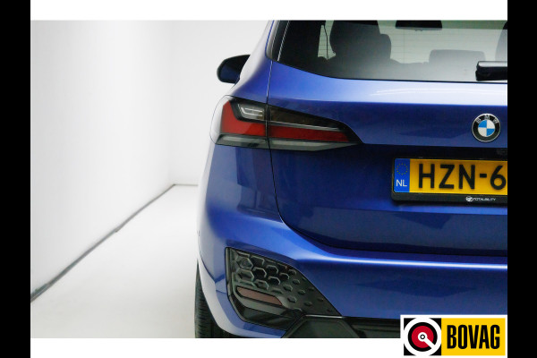 BMW 2 Serie Active Tourer 218i | M-Sport | 19 inch Individual Panoramadak | Harman Kardon | HUD Adaptive cruise, 360 Camera, PDC V+A,  El.verstelbare stoel met geheurgen, Elektrische achterklep, Keyless