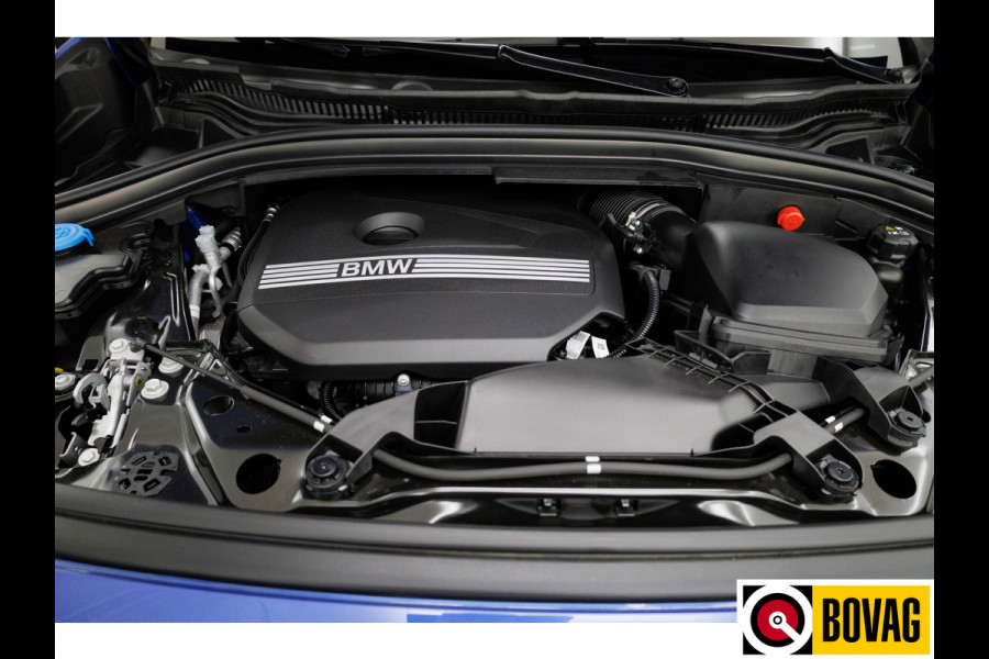 BMW 2 Serie Active Tourer 218i | M-Sport | 19 inch Individual Panoramadak | Harman Kardon | HUD Adaptive cruise, 360 Camera, PDC V+A,  El.verstelbare stoel met geheurgen, Elektrische achterklep, Keyless