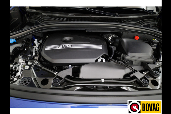 BMW 2 Serie Active Tourer 218i | M-Sport | 19 inch Individual Panoramadak | Harman Kardon | HUD Adaptive cruise, 360 Camera, PDC V+A,  El.verstelbare stoel met geheurgen, Elektrische achterklep, Keyless