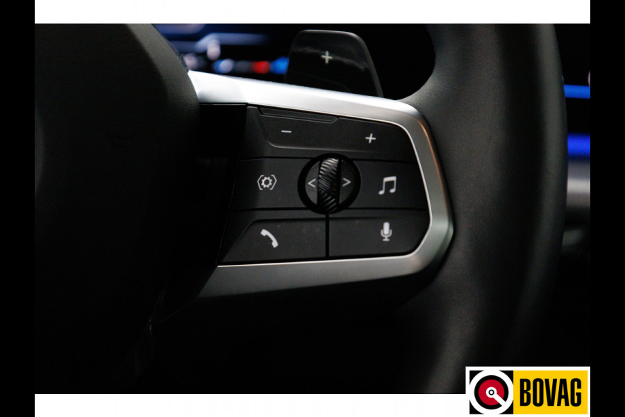 BMW 2 Serie Active Tourer 218i | M-Sport | 19 inch Individual Panoramadak | Harman Kardon | HUD Adaptive cruise, 360 Camera, PDC V+A,  El.verstelbare stoel met geheurgen, Elektrische achterklep, Keyless