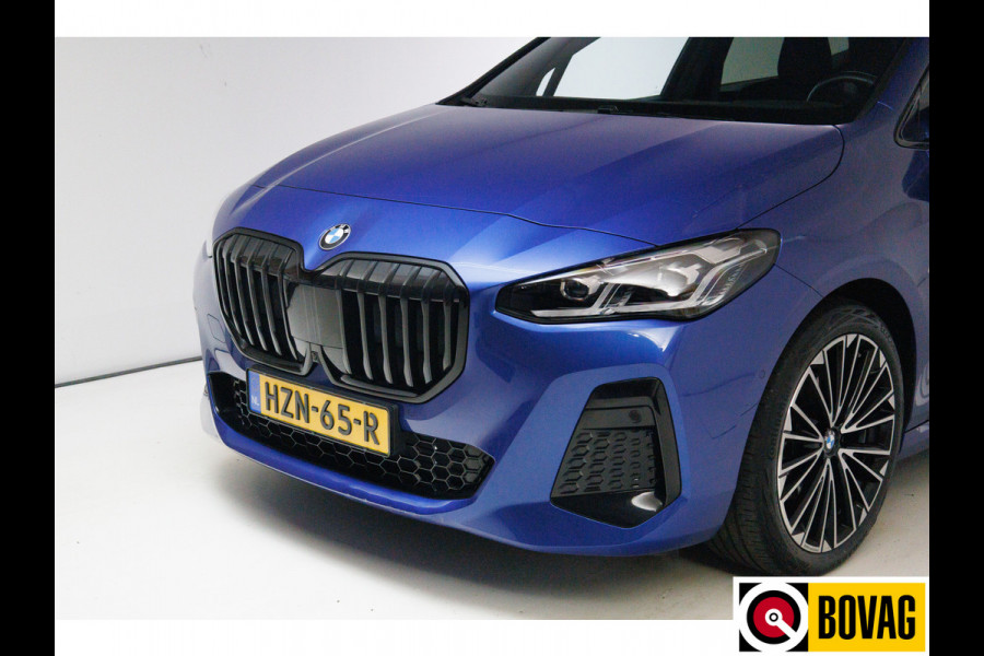 BMW 2 Serie Active Tourer 218i | M-Sport | 19 inch Individual Panoramadak | Harman Kardon | HUD Adaptive cruise, 360 Camera, PDC V+A,  El.verstelbare stoel met geheurgen, Elektrische achterklep, Keyless