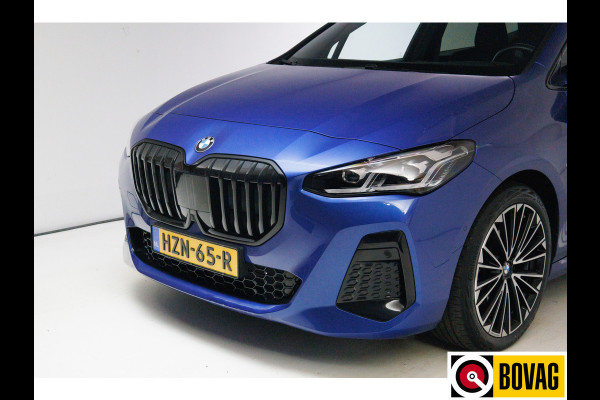 BMW 2 Serie Active Tourer 218i | M-Sport | 19 inch Individual Panoramadak | Harman Kardon | HUD Adaptive cruise, 360 Camera, PDC V+A,  El.verstelbare stoel met geheurgen, Elektrische achterklep, Keyless