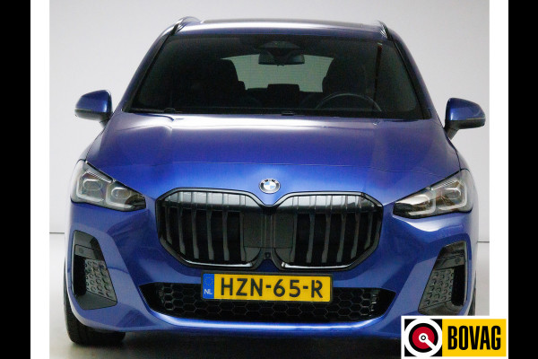 BMW 2 Serie Active Tourer 218i | M-Sport | 19 inch Individual Panoramadak | Harman Kardon | HUD Adaptive cruise, 360 Camera, PDC V+A,  El.verstelbare stoel met geheurgen, Elektrische achterklep, Keyless